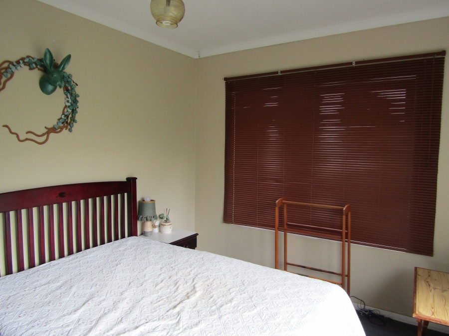 8 Bedroom Property for Sale in Wavecrest Eastern Cape